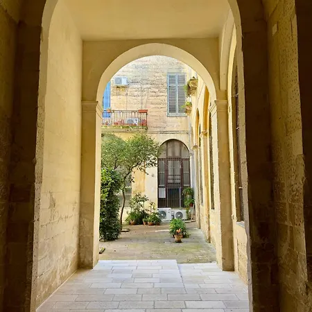 Al Vico In The Historic Center Of Appartamento Lecce